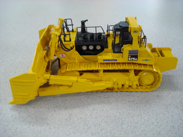 超精密な建機ミニチュア コマツD575A-3 - KYOWA 建設機械の販売から