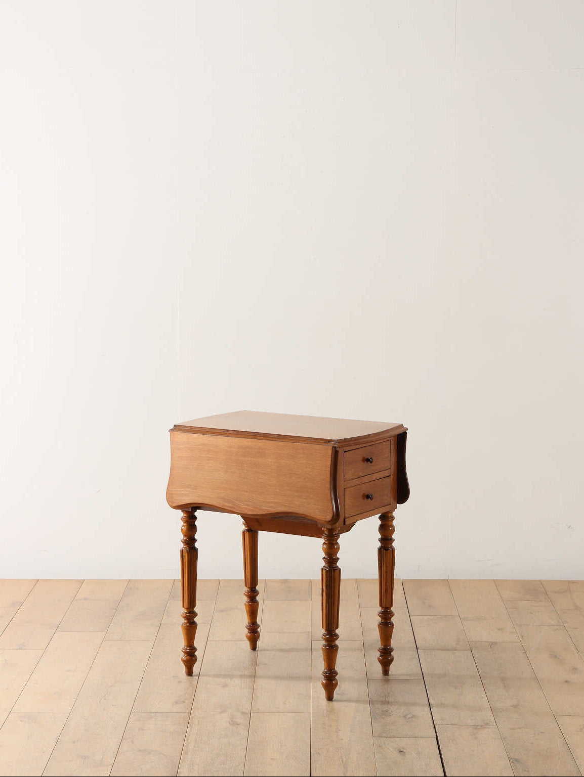 ドロップリーフテーブル | ロイズ・アンティークス | ヨーロッパの