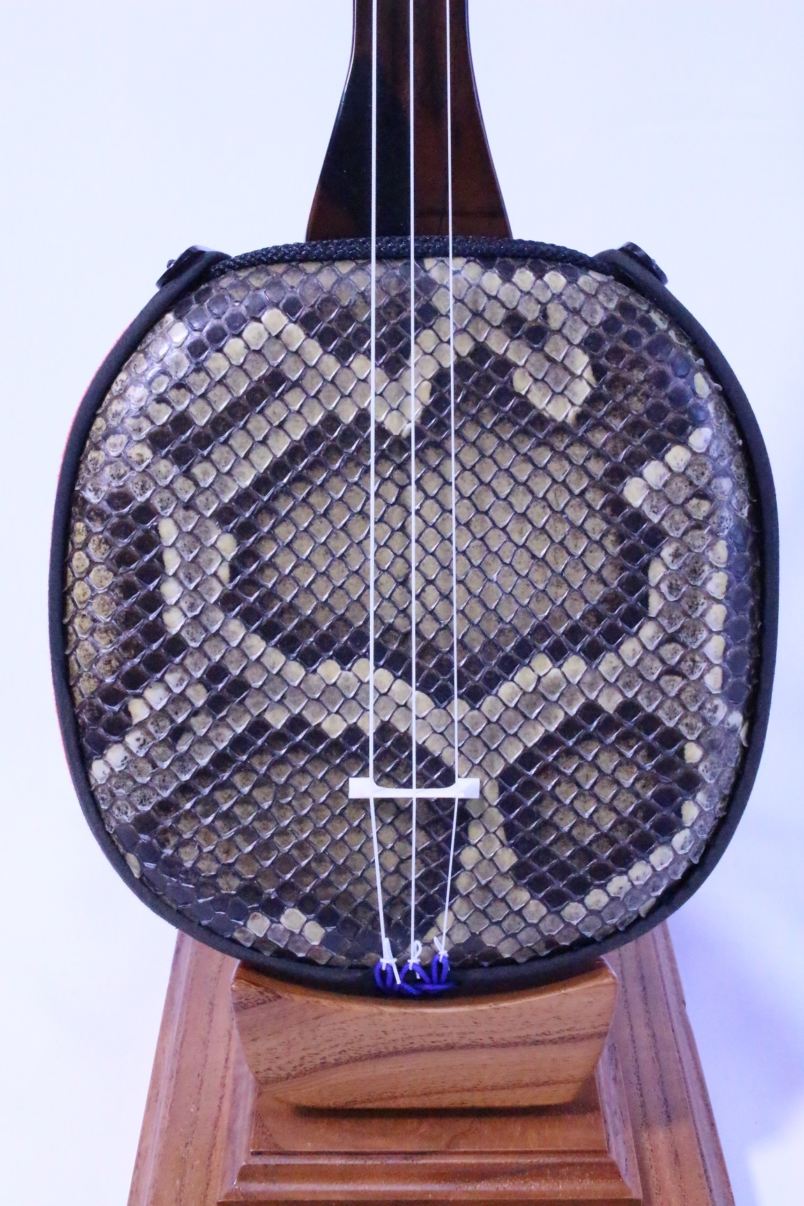 ◇本格◇沖縄県産黒木三線【8点セット付き】 三線・木工品の販売