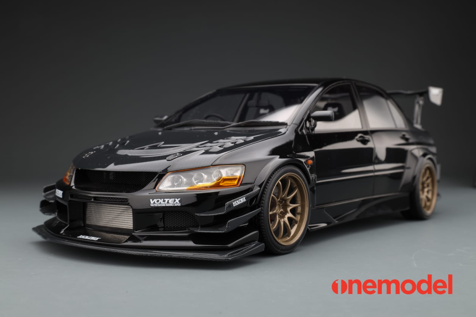 One Model 1:18 Mitsubishi Lancer Evolution IX Voltex with Carbon