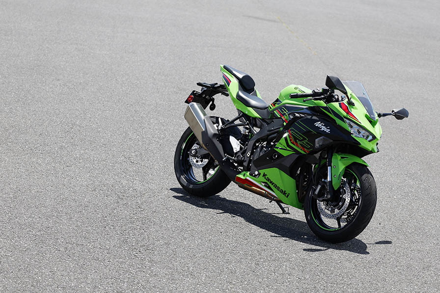 77馬力の400cc」は 意外やピーキーな純スポーツ！ Kawasaki Ninja ZX