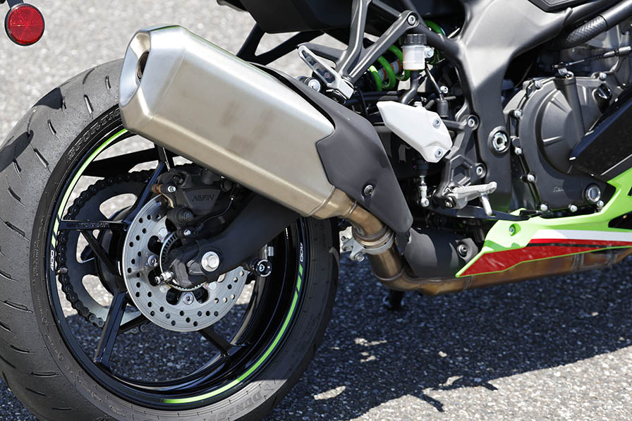 77馬力の400cc」は 意外やピーキーな純スポーツ！ Kawasaki Ninja ZX