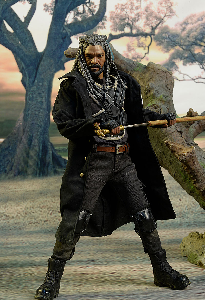 Review and photos of King Ezekiel Walking Dead sixth scale action