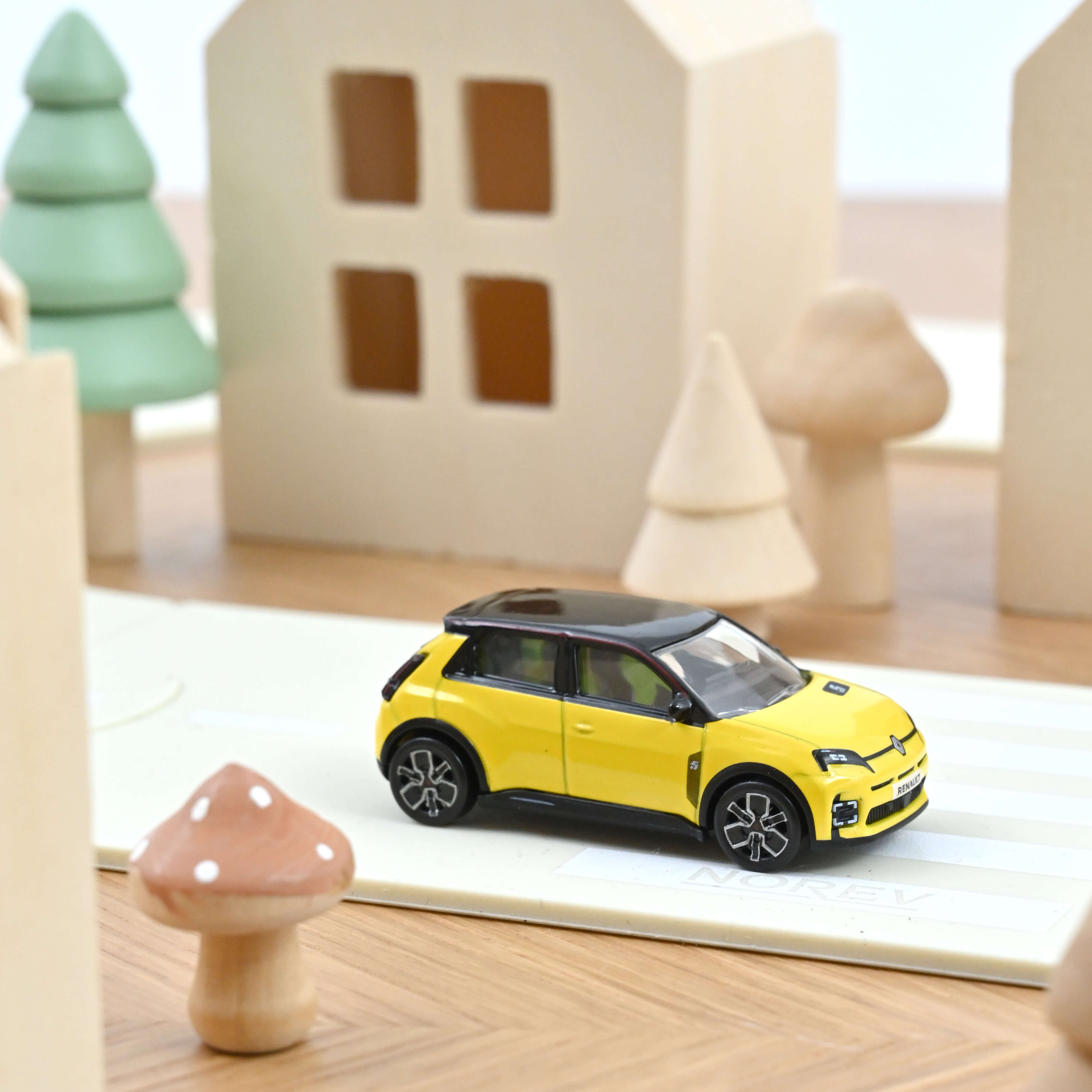 Renault 5 E-Tech 100% Electric 2024 Yellow & Black 1:64 – Norev