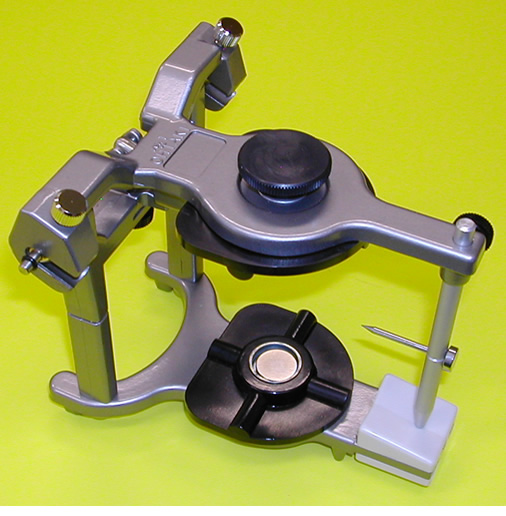 株式会社オオタキ：製品情報：咬合器 » OHTAKI Ver1(平均値咬合器)