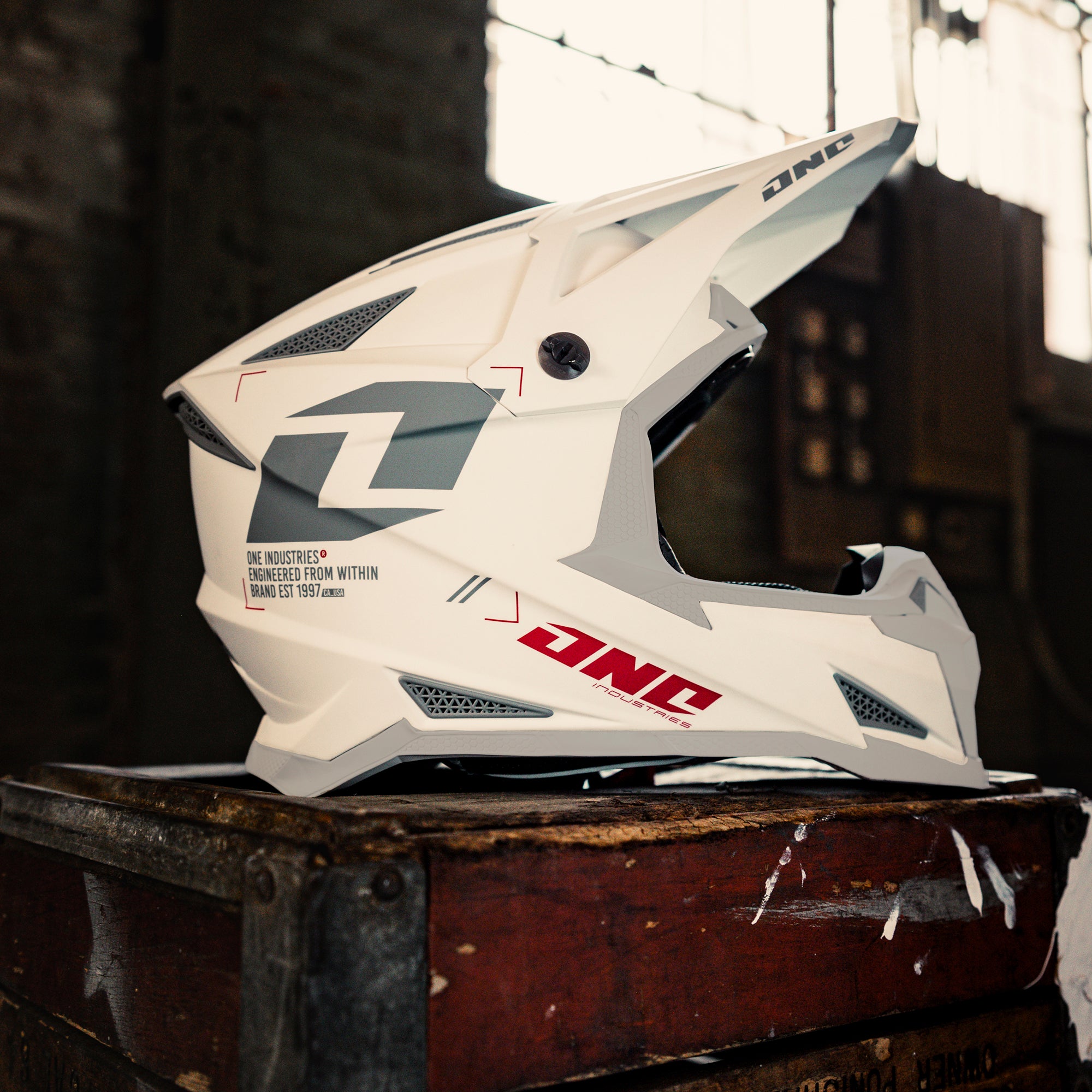 X-297 HELMET - FOCUS WHITE/GRAY – ONE Industries