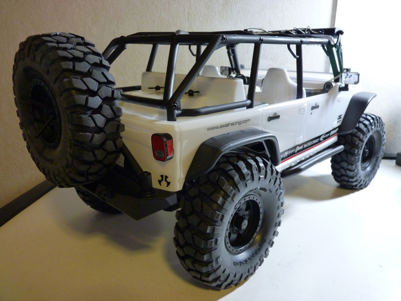 Unboxed! : Axial SCX10 2012 Jeep Wrangler Unlimited C/R Edition
