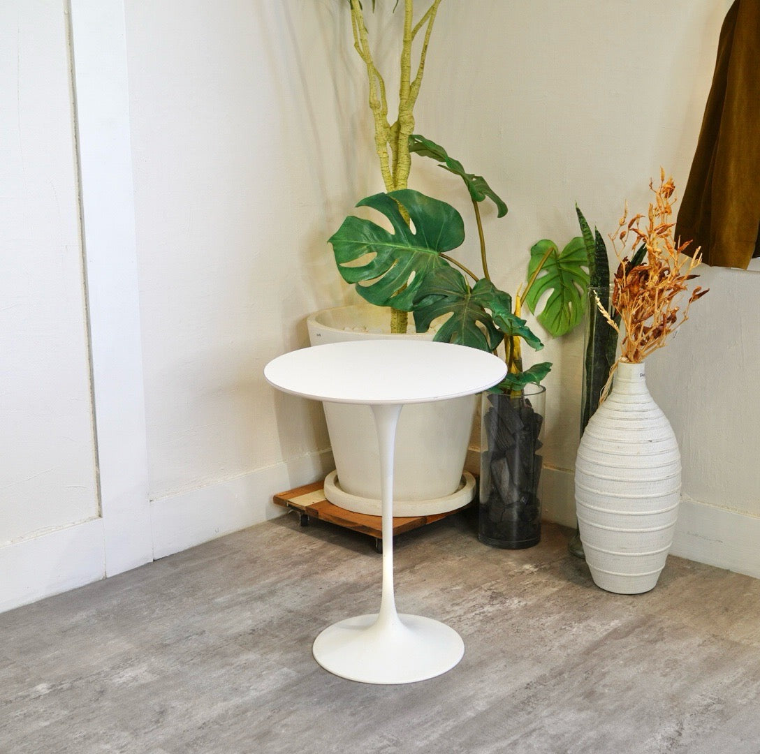 ノル Knoll チューリップテーブル サイドテーブル 小 エーロサーリネン