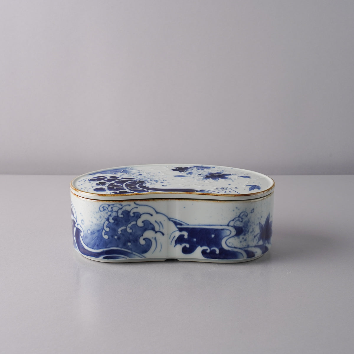 有田焼 染付 波濃春秋紋 繭型蓋物 20cm 福泉窯の通販｜Studio1156