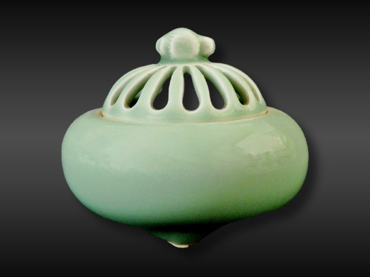 鍋島焼窯元 市川冬山 －作品紹介－ 香炉 青磁2