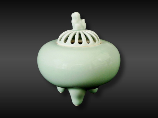 鍋島焼窯元 市川冬山 －作品紹介－ 香炉 青磁2