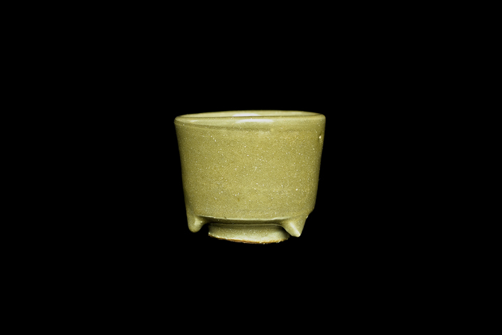 44. 明青釉三足小香炉Ming (1368 – 1644) Longquan Celadon Three