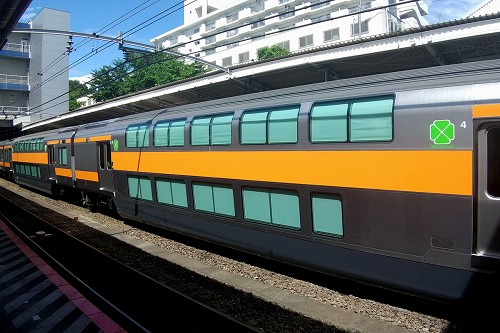 グリーン車の組み込み – 4号車の5号車寄り