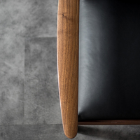 本革×木製フレームのレザーアームチェア｜おしゃれラウンジチェア – 6JOHAN