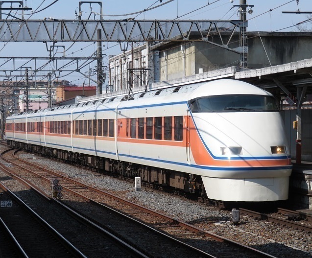 さらば東武100系スペーシアサニーコーラルオレンジ色: Express Travel Blog