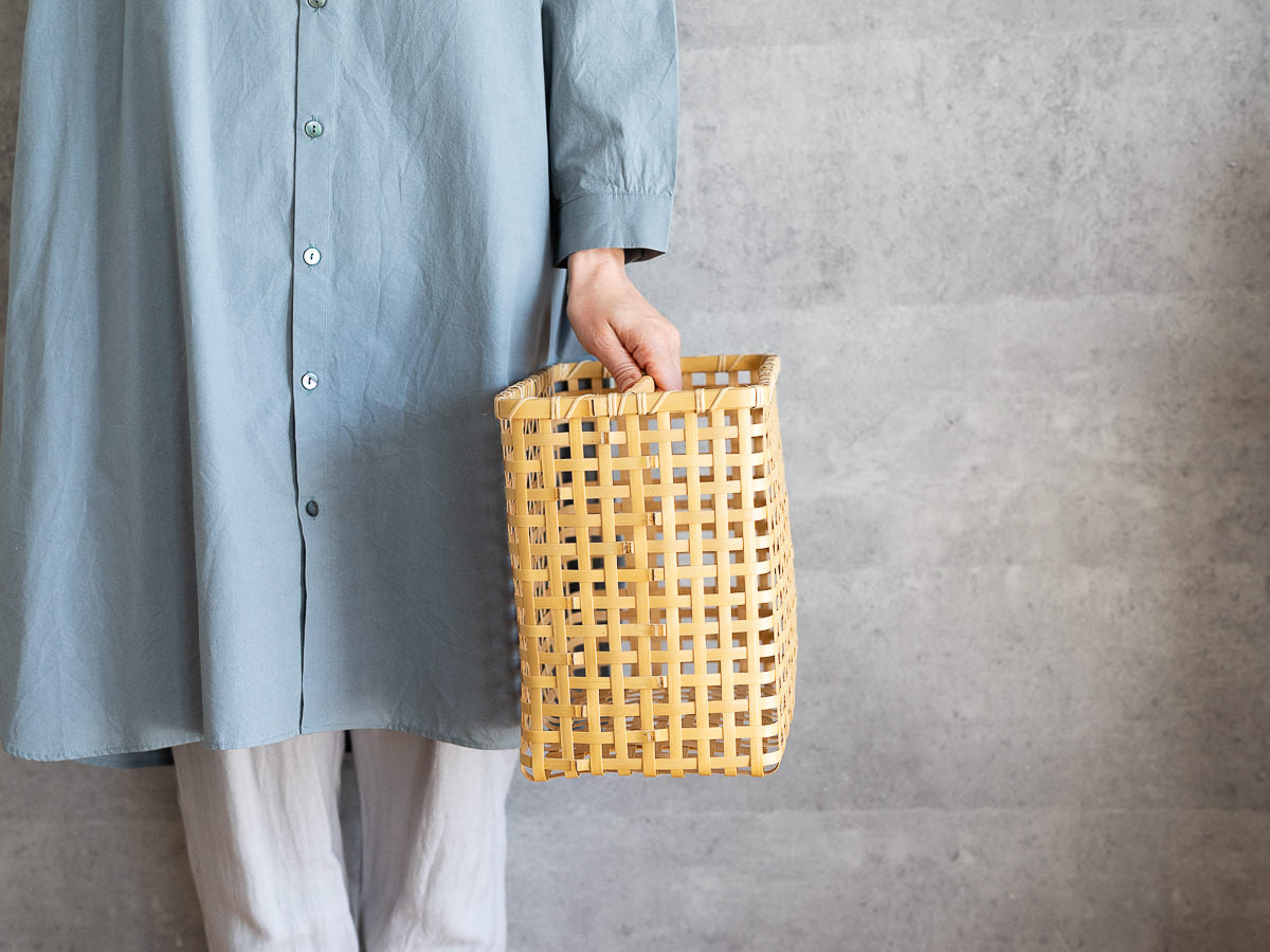 白竹のマガジンラック 四つ目編み 香川の竹細工 – 市川籠店 | 1basketry