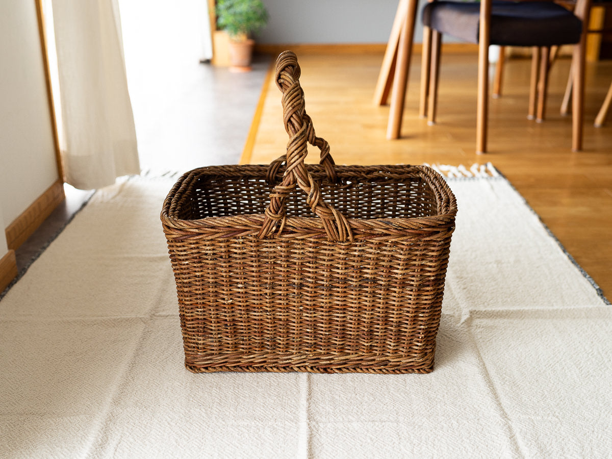 並編みで編まれたあけび蔓の手付き角バスケット 収納と買い物に – 市川