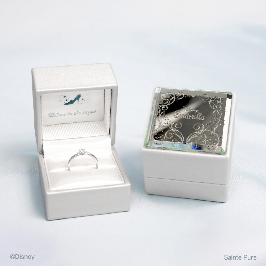 ガラスの靴」に指輪を入れてプロポーズ！｜ディズニーオリジナルリング