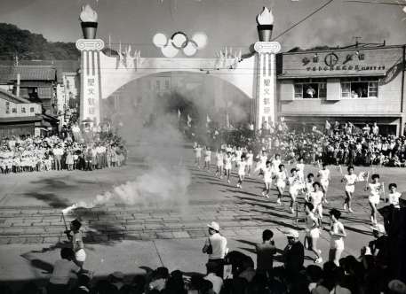 写真アーカイブ鹿児島】1964東京五輪 聖火リレー（4）国道3号北上