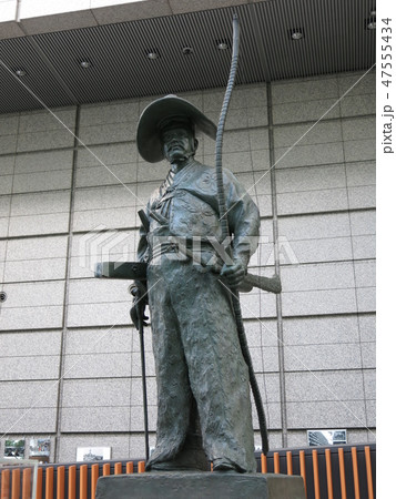 東京国際フォーラムにある太田道灌像の写真素材 [47555434] - PIXTA