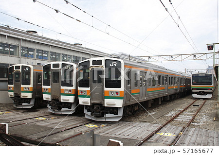 新前橋電車区に留置中の211系の写真素材 [57165677] - PIXTA