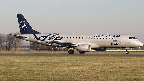 PH-EZX KLM Cityhopper Embraer ERJ-190 | Planespotters.net