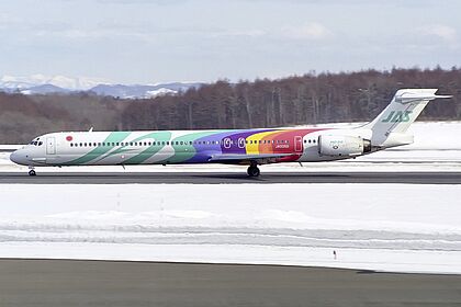 Japan Air System (JAS) McDonnell Douglas MD-90 | Planespotters.net