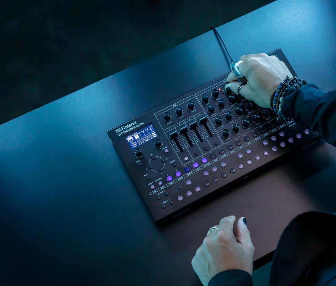 Roland Synthesizer SH-4d – コンパクトな筐体ながら完全無欠