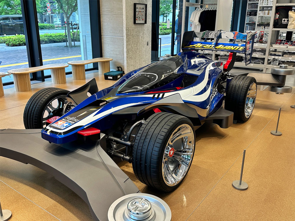 実車ミニ四駆 1/1エアロ アバンテ | タミヤ