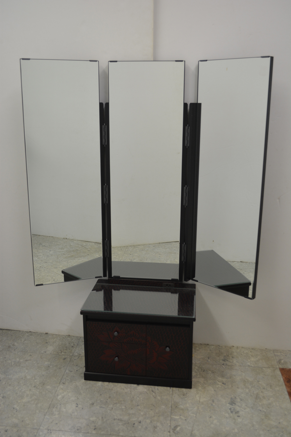 本三面鏡YK711鎌倉彫 - 鏡台・ドレッサーの専門店 大川の田中鏡台店