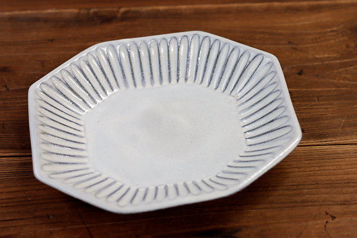 雅峰窯】八角皿/しのぎ/白/（横 22.5cm） | 【丹波のイロドリ】丹波焼