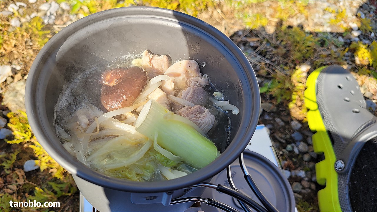 アウトドア初心者】アルコールストーブとアルミクッカーで鍋パーティ