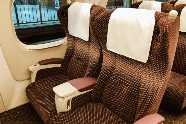 東海道新幹線「EXグリーンプラスワン」の研究。グリーン車2席を1人で