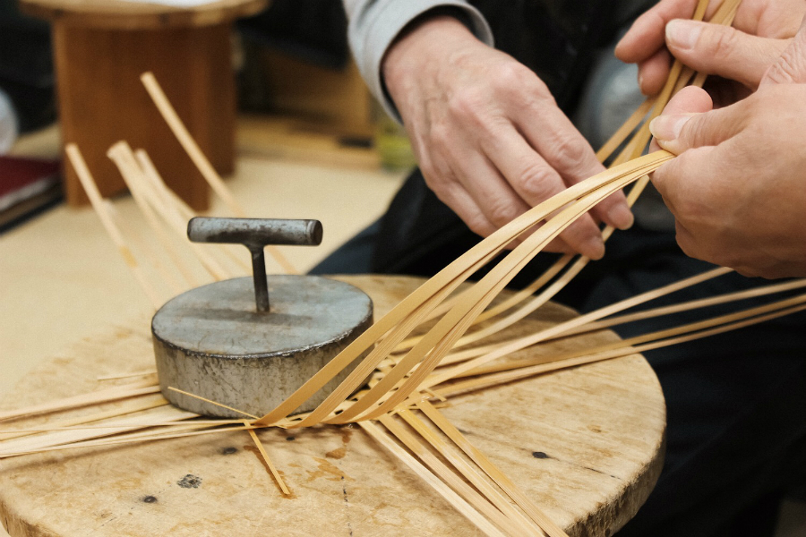 竹かごを編む人々（広島県竹原市）｜TABITOTE