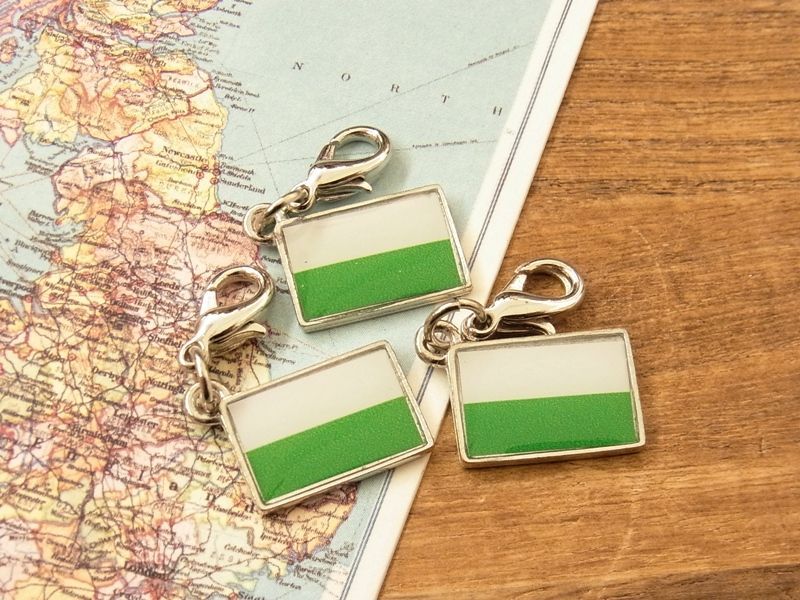 ネコポスOK】 世界の国旗 チャーム [ザクセン王国] 1個 - 旅屋