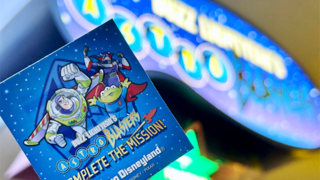 東京ディズニーランド】無料でもらえる限定シール！入手方法は？「バズ