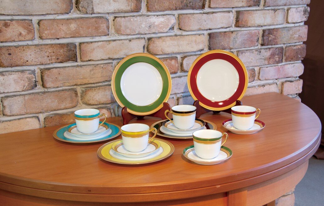 シリーズ説明 ［大倉陶園］色蒔エンボス | ノリタケ食器公式オンライン