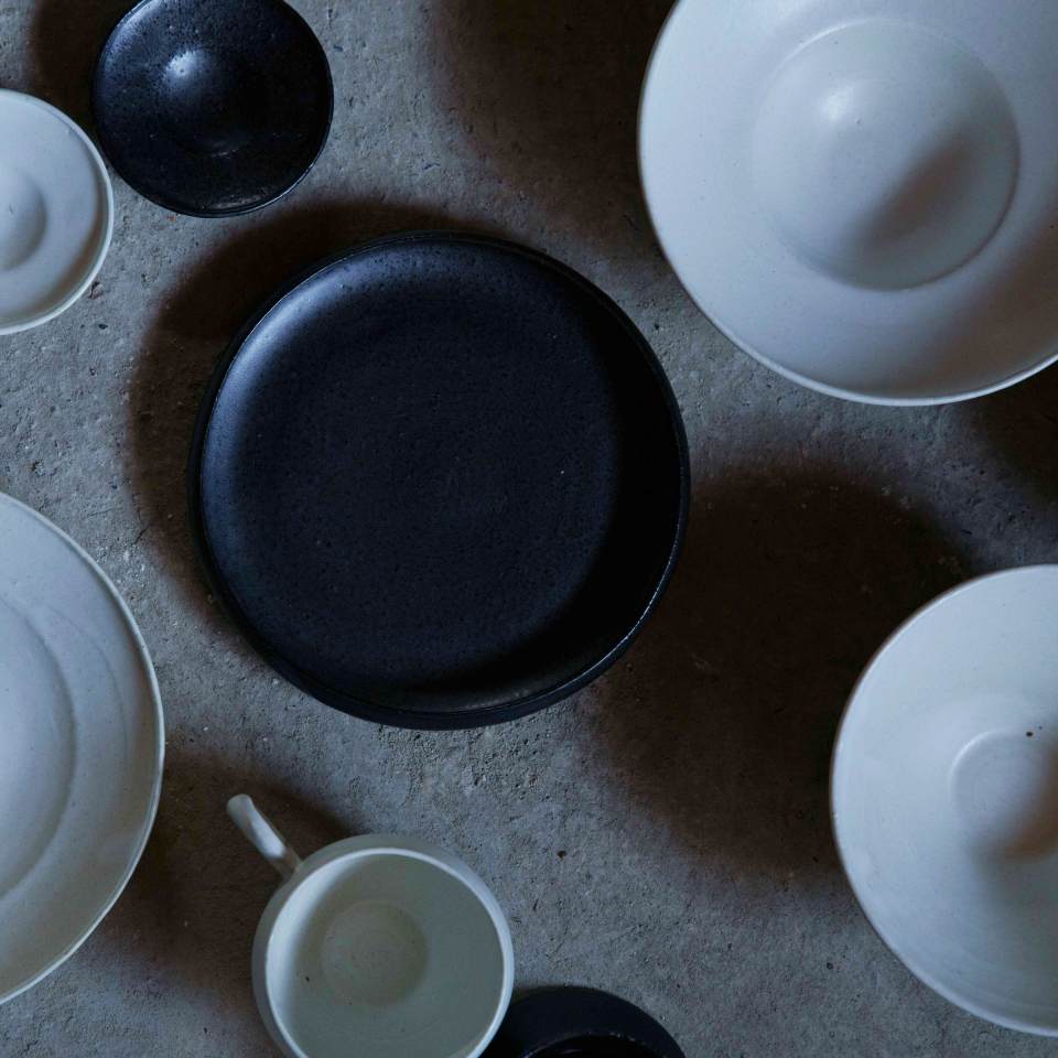 KANADE | 奏 【COCHI】KANADE RIMPLATE / SUMI（黒釉）〈1枚