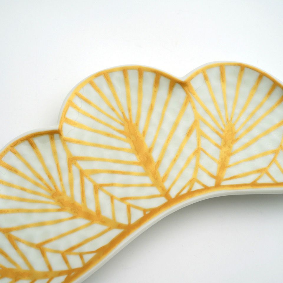 有田焼・伊万里焼（佐賀県） 【有田焼 幸楽窯】錦金松葉形 前菜皿〈1枚