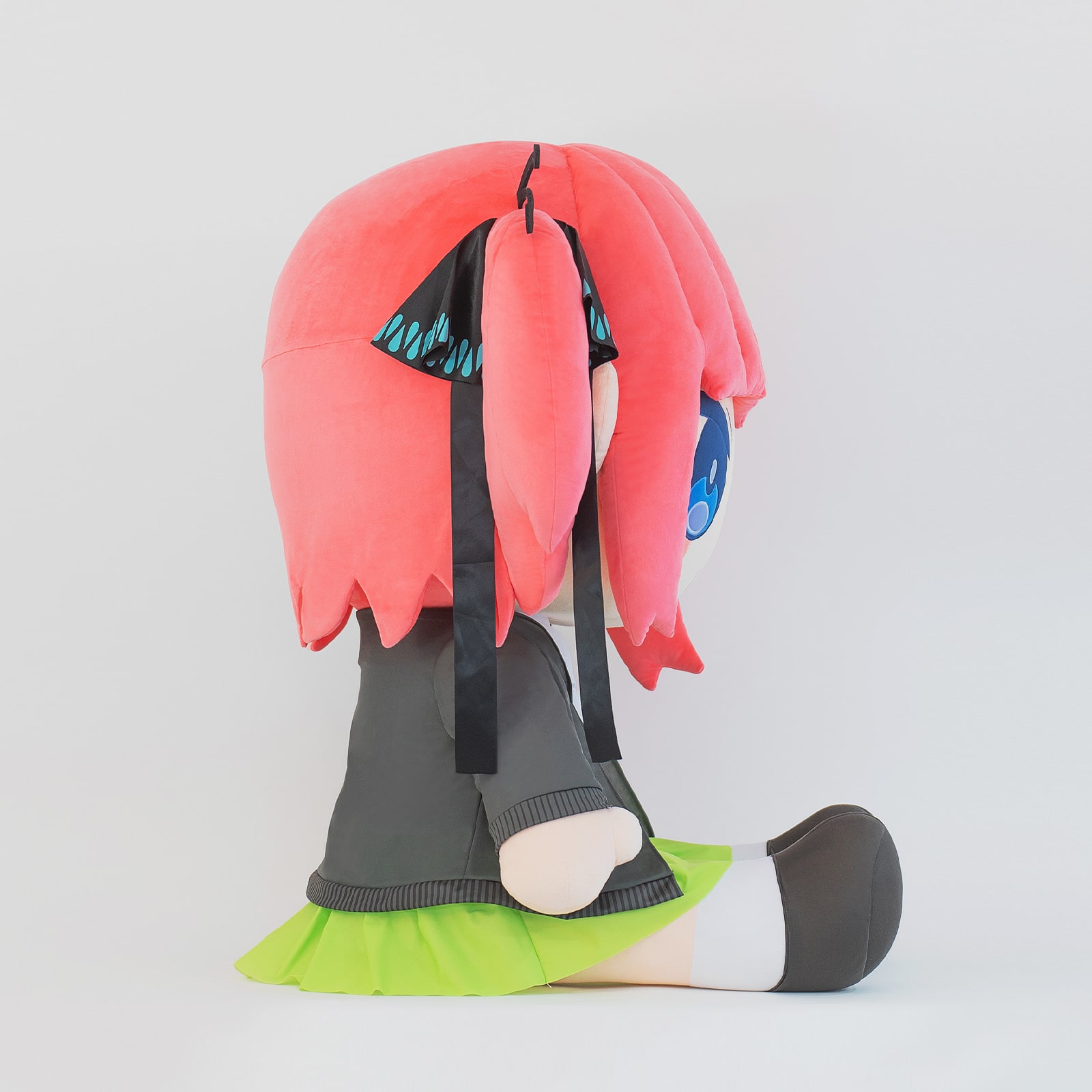 どきゅーと 映画「五等分の花嫁」 超特大ぬいぐるみ 中野二乃｜TAITO