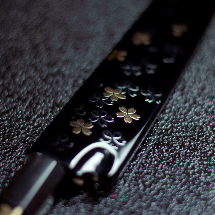 黒塗・桜吹雪蒔絵 | 商品のご紹介 | 【輪島塗包丁】