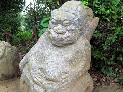 飛鳥の猿石！吉備姫王墓のミステリーストーン | 奈良の宿大正楼