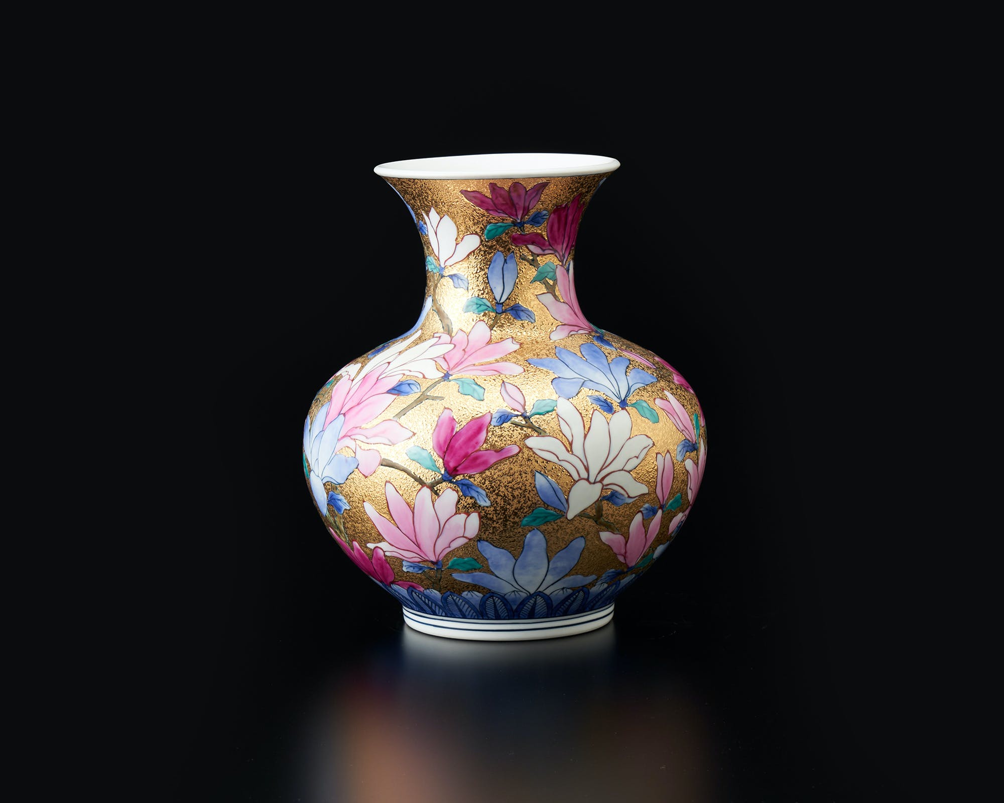 花器「花瓶 金彩木蓮図」 金龍窯 江口天童 有田焼 陶磁器 – Takumi Japan