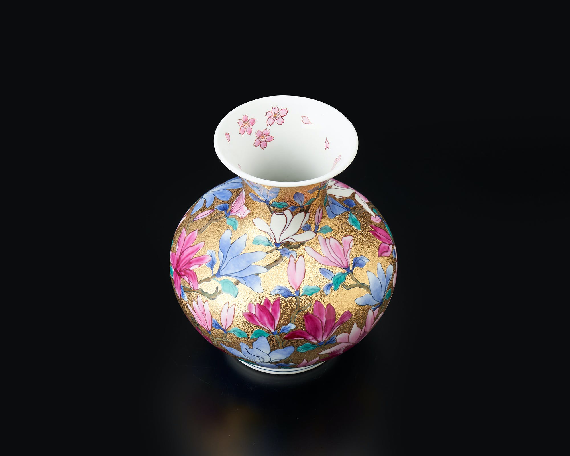 花器「花瓶 金彩木蓮図」 金龍窯 江口天童 有田焼 陶磁器 – Takumi Japan