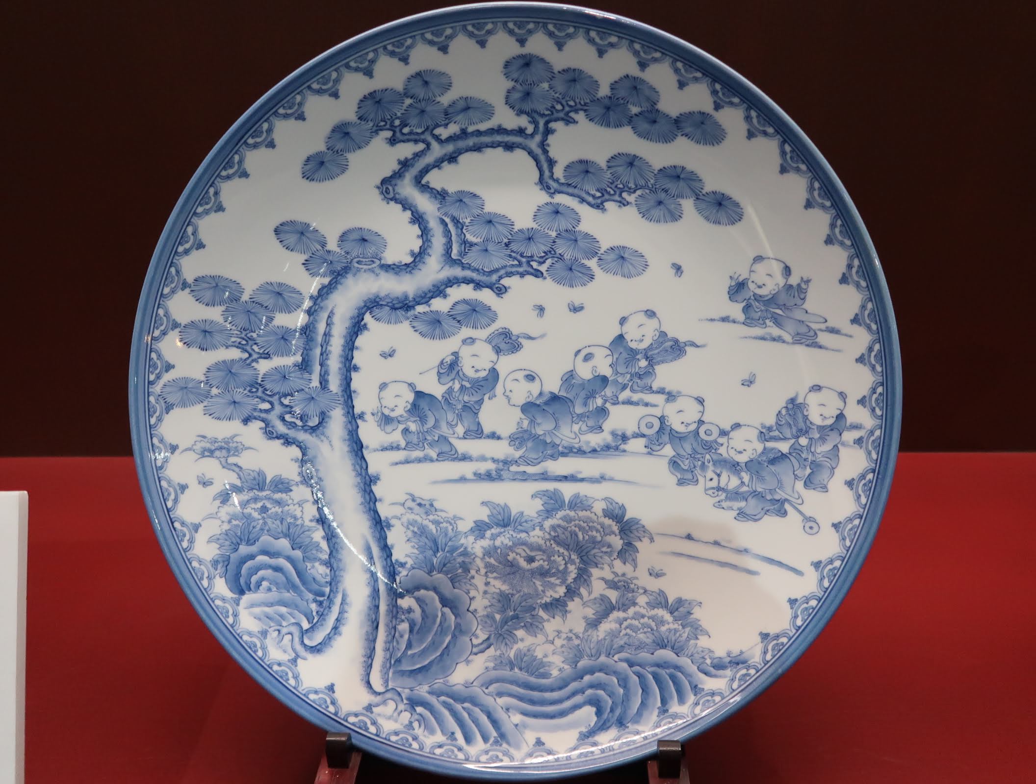 三川内焼」絵画のような白い磁器 | TAKAHIRO ISHIKAWA