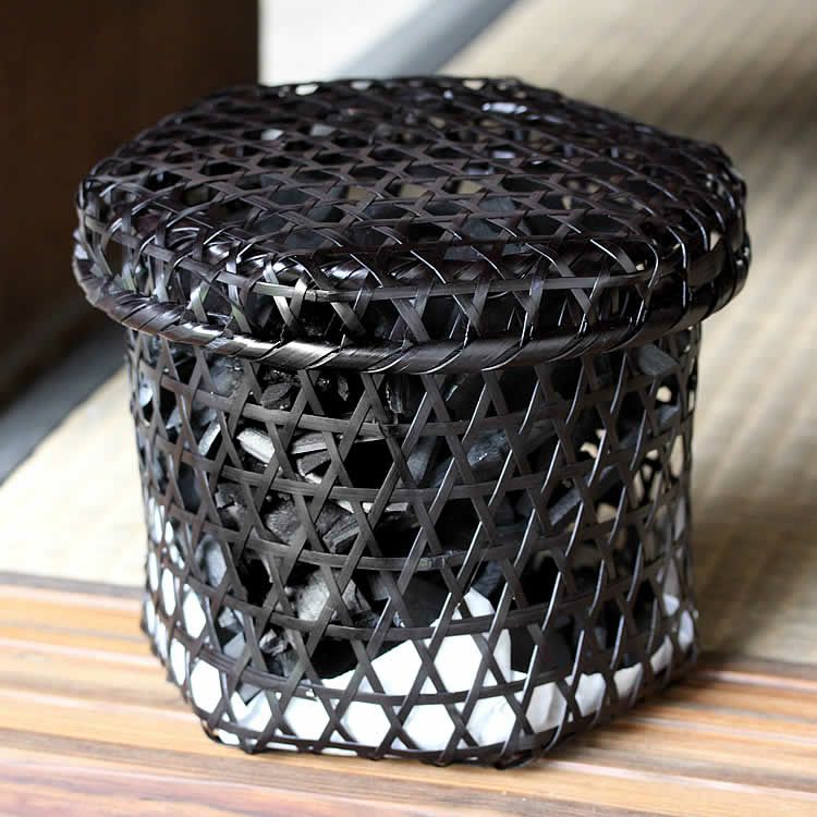 黒編み六ツ目竹炭かご（縦長）土窯づくりの低温窯で焼き上げた 消臭