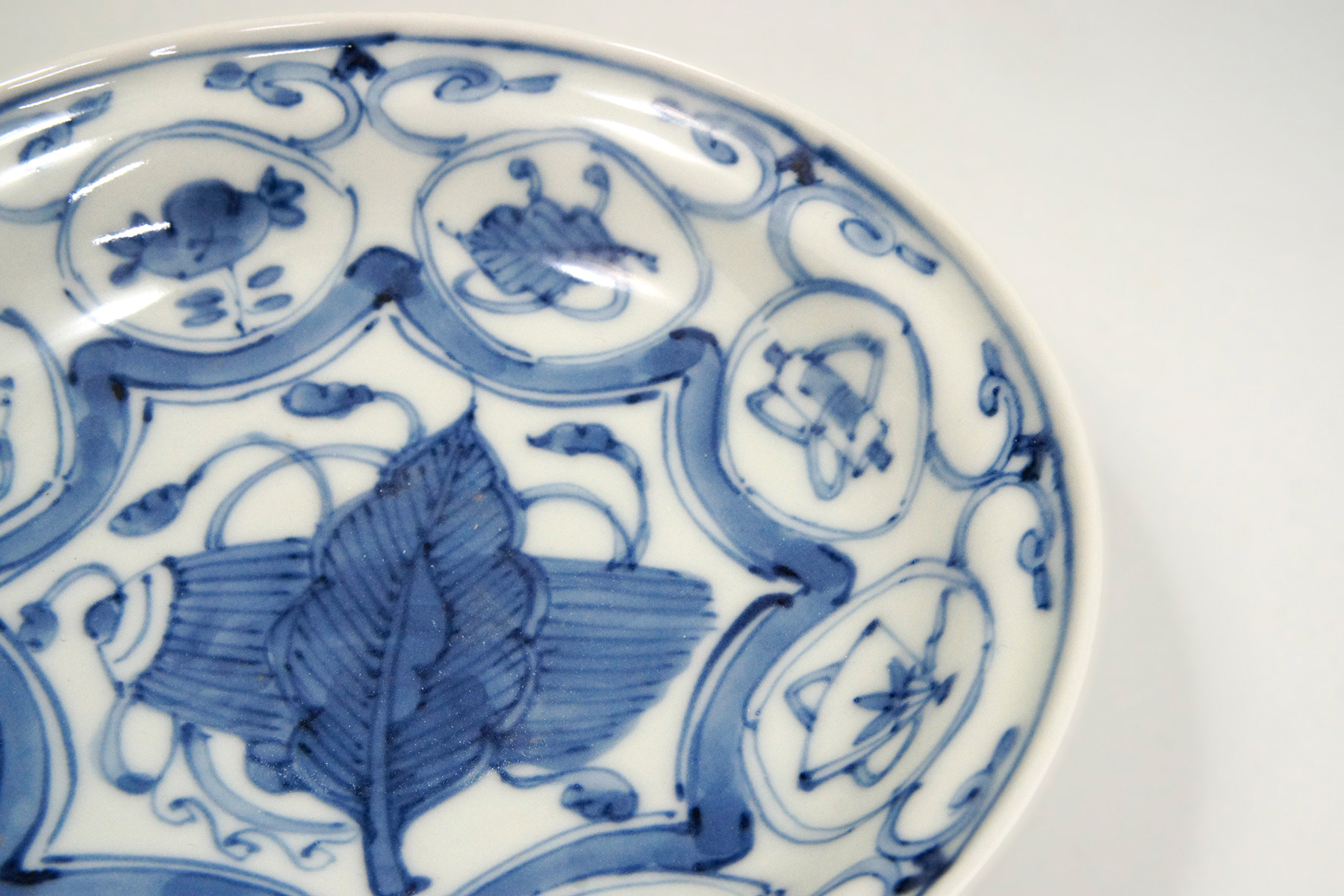 染付丸窓芙蓉手 5寸薄手深皿 - 【公式】田代陶器店 TASHIRO TOUKITEN