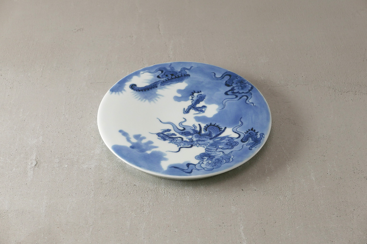 雲龍文6寸皿(丸台皿) - 【公式】田代陶器店 TASHIRO TOUKITEN
