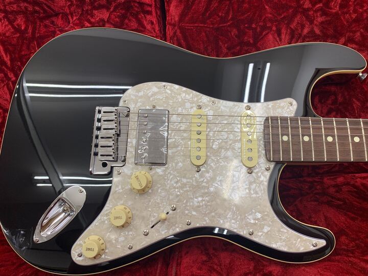 Made in Japan Modern Stratocaster HSS Rosewood Fingerboard Black