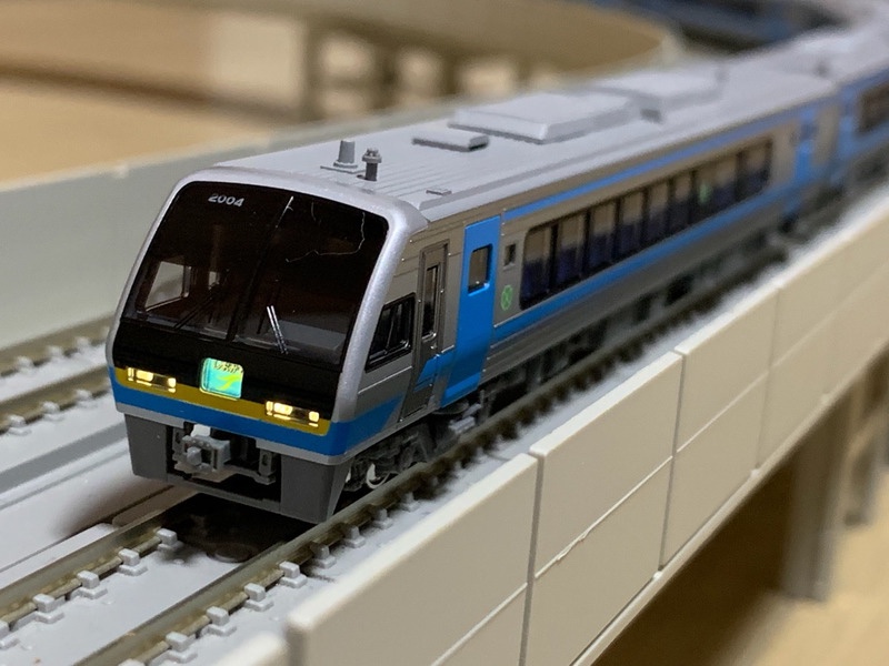 KATO JR四国2000系 特急「しおかぜ・いしづち」入線 - 鉄道模型の世界
